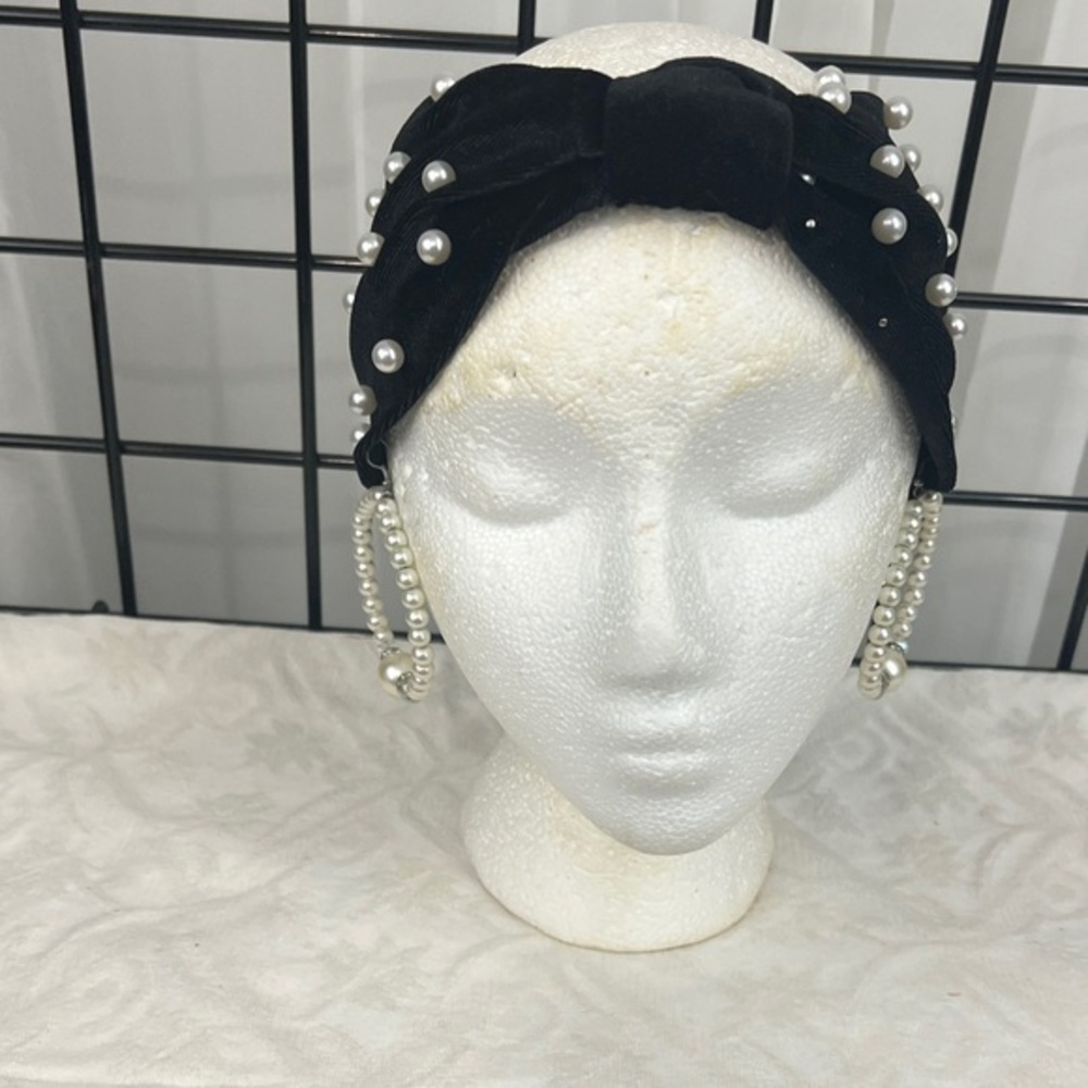 VINTAGE PIERCED DROP EARRINGS WITH PEARLS AND RHINESTONES